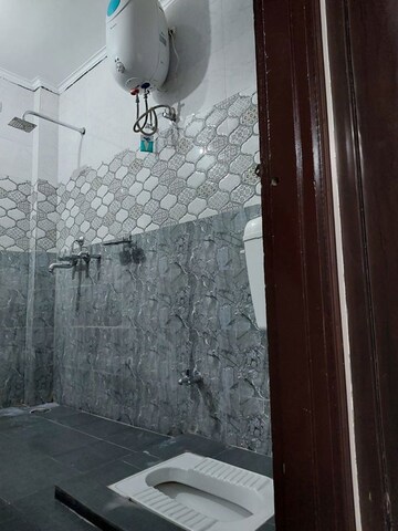 Bathroom in 1 BHK Builder Floor at Gomti Nagar – for Rent