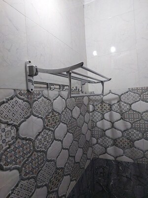 Bathroom in 1 BHK Builder Floor at Gomti Nagar – for Rent
