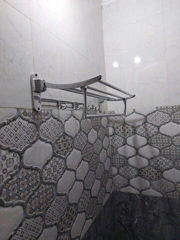 Bathroom in 1 BHK Builder Floor at Gomti Nagar – for Rent