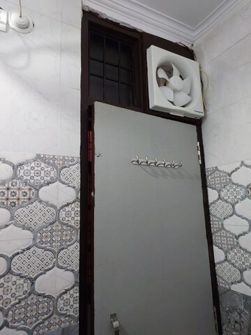 Room in 1 BHK Builder Floor at Gomti Nagar – for Rent