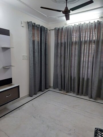 Building Lobby in 1 BHK Builder Floor at Gomti Nagar – for Rent