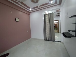 Room in 1 BHK Builder Floor at Gomti Nagar – for Rent