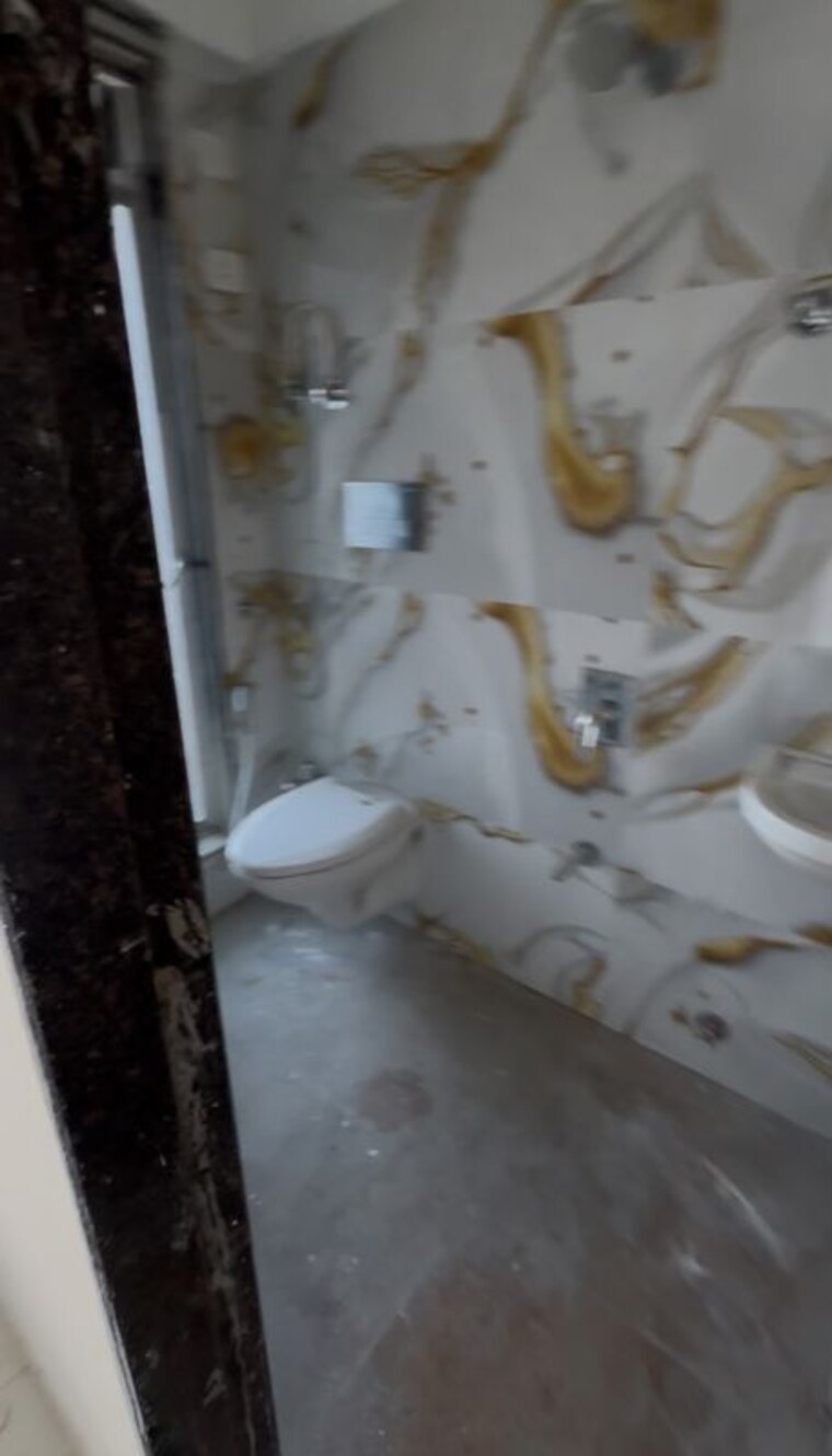 Bathroom, wadala 2 Bedroom 600 Sq.Ft. Apartment In Wadala Mumbai 10121699