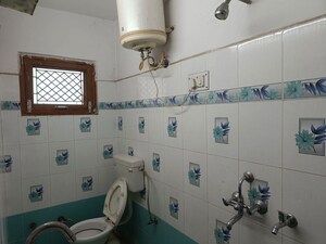 Master Bedroom in 3 BHK Builder Floor at Gomti Nagar – for Rent