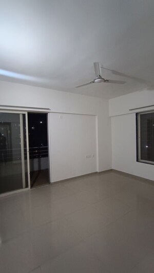 Room in 2 BHK Apartment at Raj Heramba Venkatesh Imperia, Tathawade – for Rent