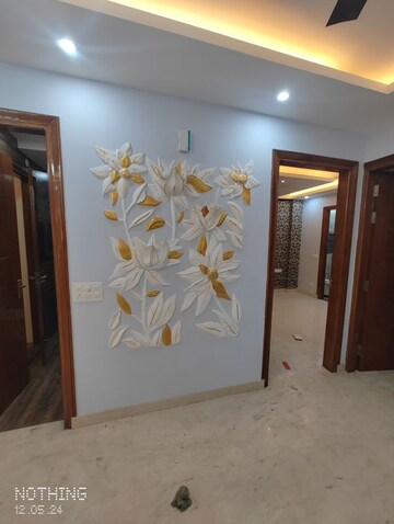 Room in 3 BHK Builder Floor at Sector 15i – for Rent