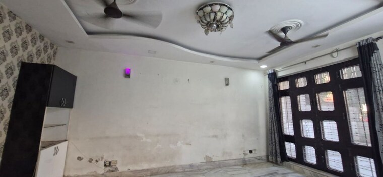 Room, sector 7 3.5 Bedroom 250 Sq.Ft. Independent House In Sector 7 Faridabad 10121757