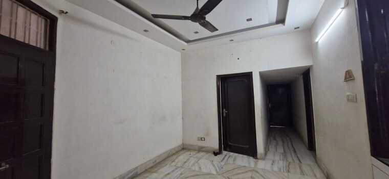 Room, sector 7 3.5 Bedroom 250 Sq.Ft. Independent House In Sector 7 Faridabad 10121757