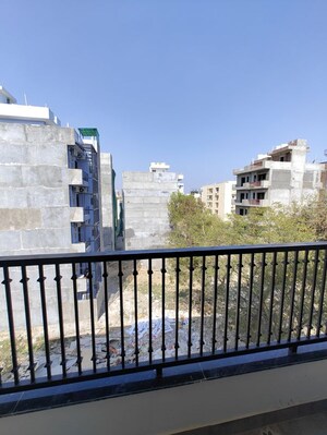 Studio Builder Floor – Exterior View View at Sector 52 - for Rent