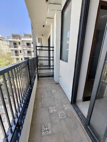 Balcony in Studio Builder Floor at Sector 52 – for Rent