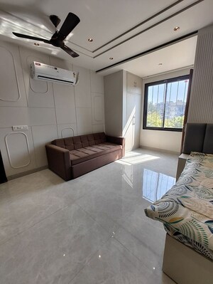 Studio Builder Floor For Rent in Sector 52