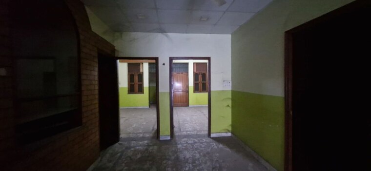 Room, chawla colony ballabgarh Commercial Office Space in IT/SEZ 250 Sq.Ft. In Chawla Colony Ballabgarh Faridabad 10121776