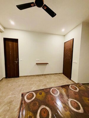 Furnished Amenities in 1 BHK Builder Floor at Sector 52 – for Rent
