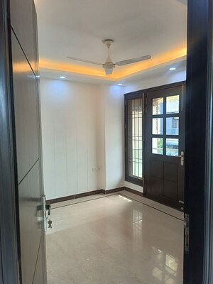 Room in 3 BHK Builder Floor at Chittaranjan Park – for Sale