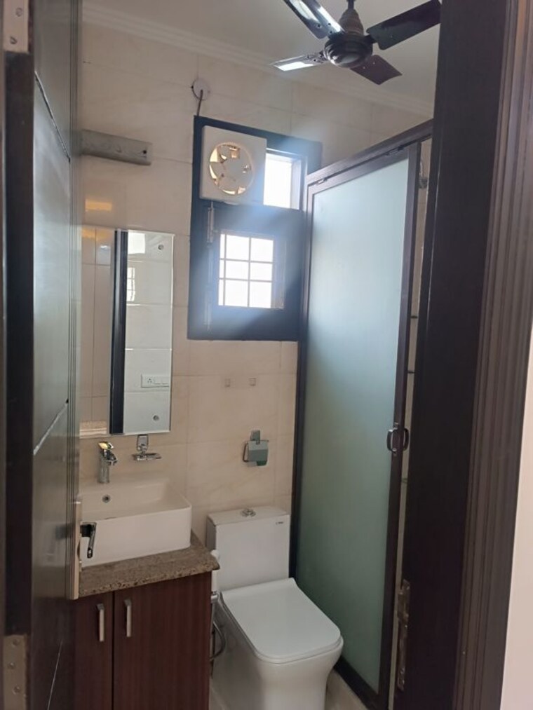 Kitchen, chittaranjan park 3 Bedroom 1400 Sq.Ft. Builder Floor In Chittaranjan Park Delhi 10121819