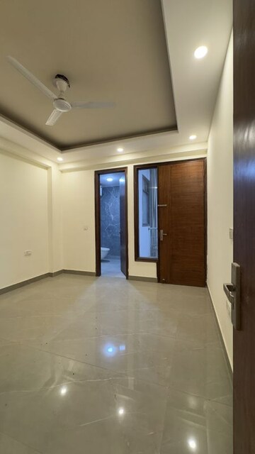 Room in 3 BHK Apartment at Palm Residency Chhatarpur, Chattarpur – for Rent