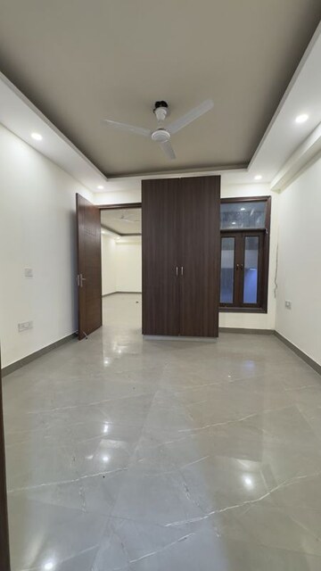Room in 3 BHK Apartment at Palm Residency Chhatarpur, Chattarpur – for Rent