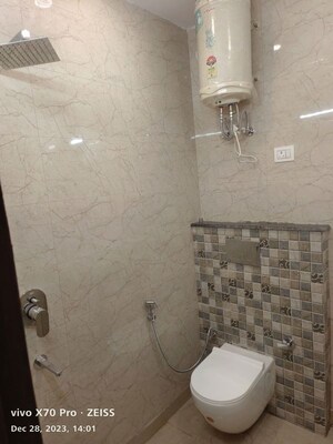 Bathroom in 1 RK Builder Floor at East Of Kailash – for Rent