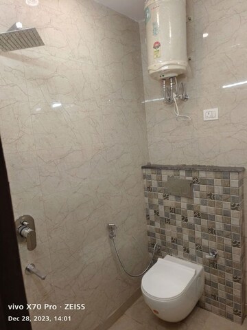 Bathroom in 1 RK Builder Floor at East Of Kailash – for Rent