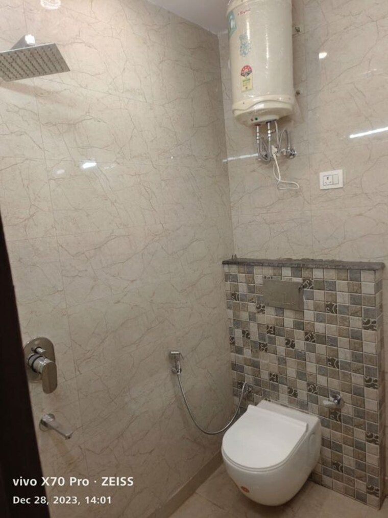 Bathroom, east of kailash 1 RK 380 Sq.Ft. Builder Floor In East Of Kailash Delhi 10121827
