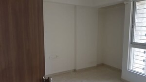 Room in 3 BHK Apartment at Lodha Amara, Kolshet Road – for Rent