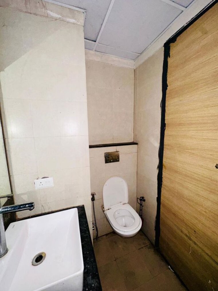 Bathroom, gaur city 2 3 Bedroom 1300 Sq.Ft. Apartment In Gaur City 2 Greater Noida 10121843