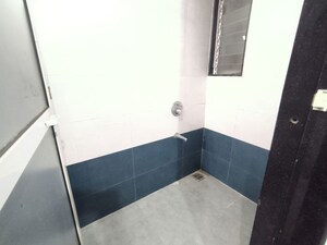 Bathroom in 1.5 BHK Apartment at Thane West – for Rent