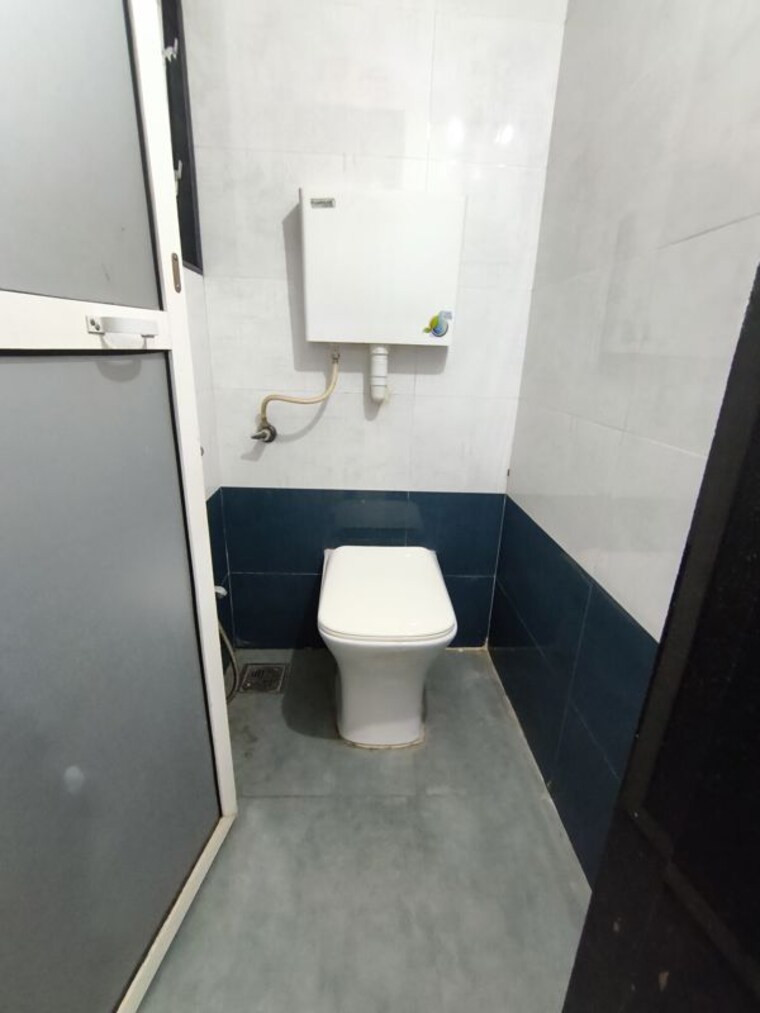 Bathroom, thane west 1.5 Bedroom 519 Sq.Ft. Apartment In Thane West Thane 10121852