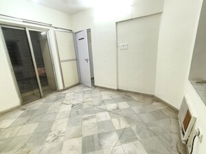 Bathroom in 1.5 BHK Apartment at Thane West – for Rent