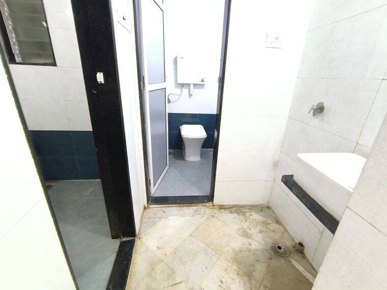 Washroom, thane west 1.5 Bedroom 519 Sq.Ft. Apartment In Thane West Thane 10121852