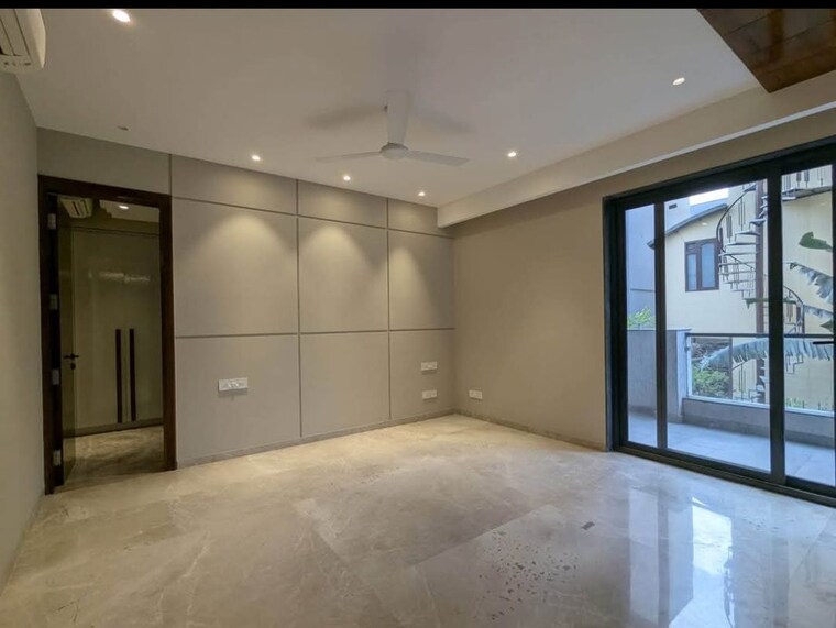 Room, south city 1 4 Bedroom 500 Sq.Yd. Builder Floor In South City 1 Gurgaon 10121855