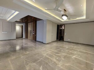 Room in 4 BHK Builder Floor at South City 1 – for Sale