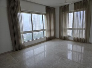 Room in 4 BHK Apartment at Hiranandani Gardens, Powai – for Rent
