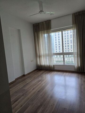Room in 4 BHK Apartment at Hiranandani Gardens, Powai – for Rent