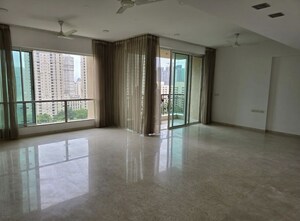Room in 4 BHK Apartment at Hiranandani Gardens, Powai – for Rent