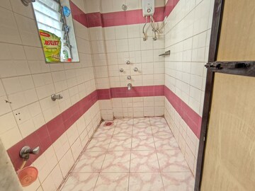 Bathroom in 1 BHK Apartment at Vasant Vihar – for Rent