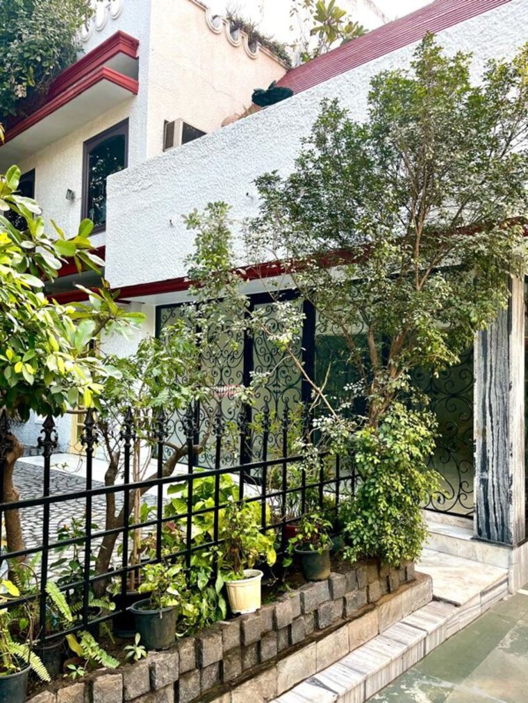 Garden, greater kailash i 4 Bedroom 4000 Sq.Ft. Builder Floor In Greater Kailash I Delhi 10121864