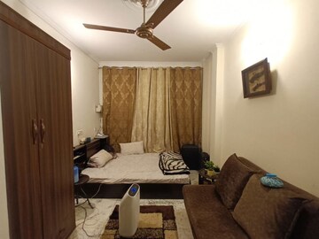Bedroom in 3 BHK Builder Floor at Chittaranjan Park – for Rent