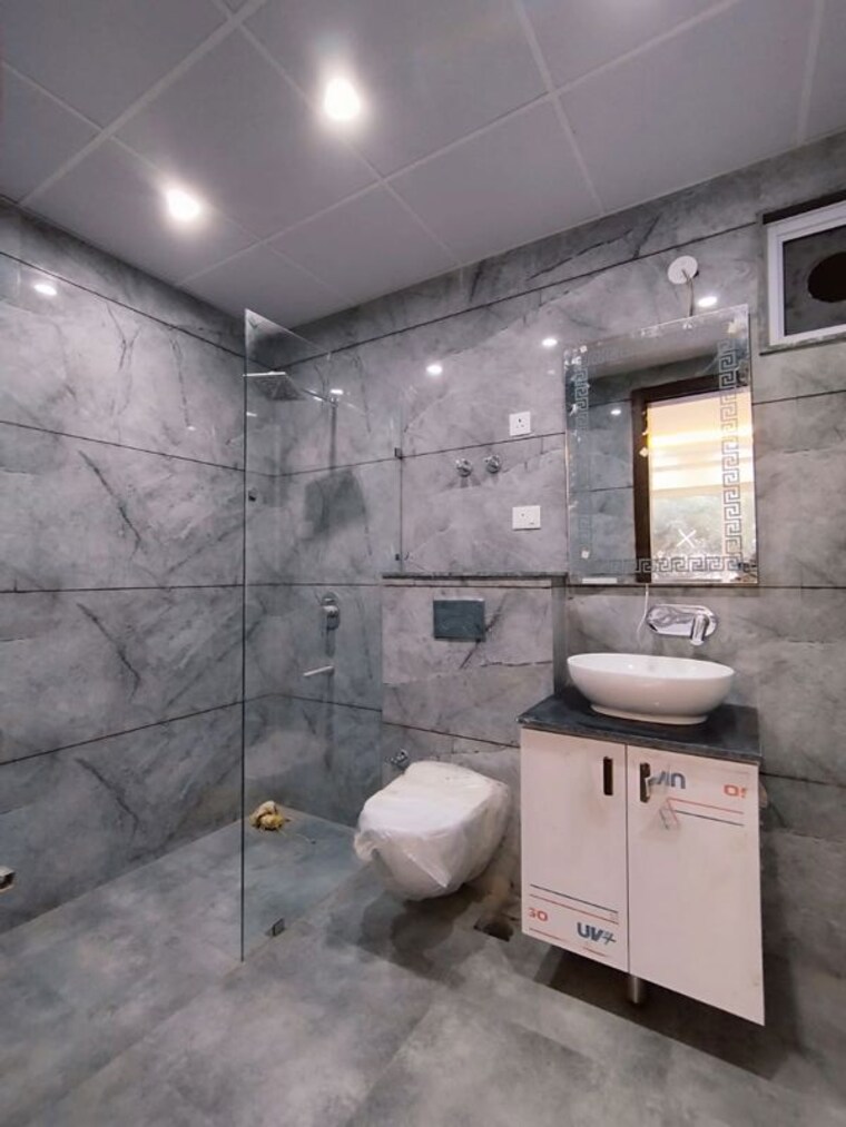 Bathroom, sector 57 3.5 Bedroom 263 Sq.Yd. Builder Floor In Sector 57 Gurgaon 9932155