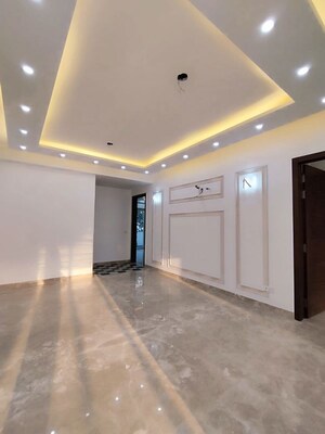 Room in 3.5 BHK Builder Floor at Sector 57 – for Sale