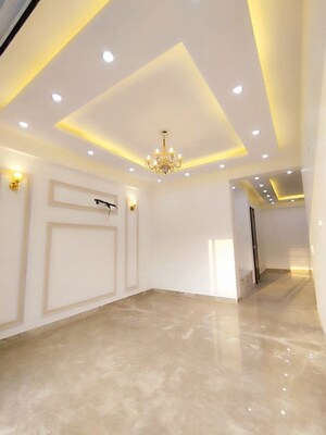 Room in 3.5 BHK Builder Floor at Sector 57 – for Sale