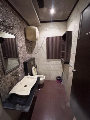 Team Area in 3 BHK Builder Floor at East Of Kailash – for Rent