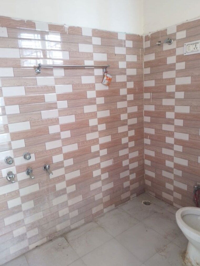 Bathroom, omicron ii greater noida 2 Bedroom 120 Sq.Mt. Independent House In Omicron Ii Greater Noida Greater Noida 10121891