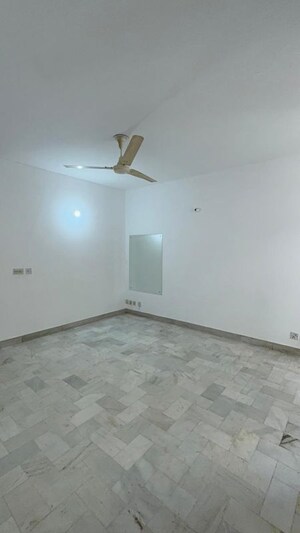 Room in 3 BHK Builder Floor at Greater Kailash ii – for Rent