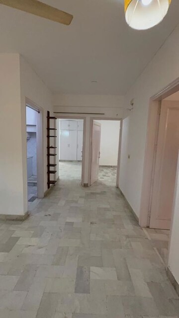 Room in 3 BHK Builder Floor at Greater Kailash ii – for Rent