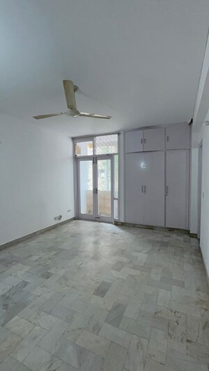 Room in 3 BHK Builder Floor at Greater Kailash ii – for Rent