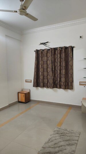 Living Room in 2 BHK Apartment at Jaiprakash Nagar – for Rent