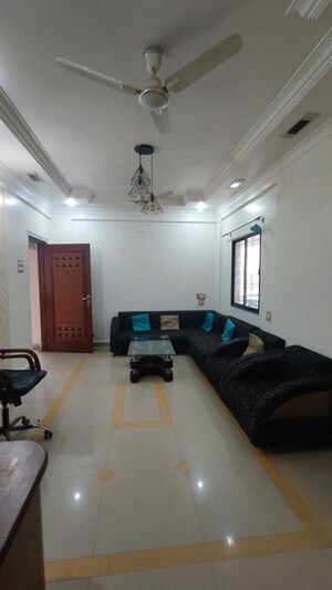 Living Room in 2 BHK Apartment at Jaiprakash Nagar – for Rent