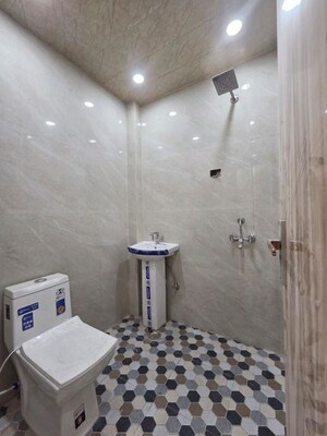 Bathroom in 2 BHK Builder Floor at Vaishali Sector 2 – for Rent