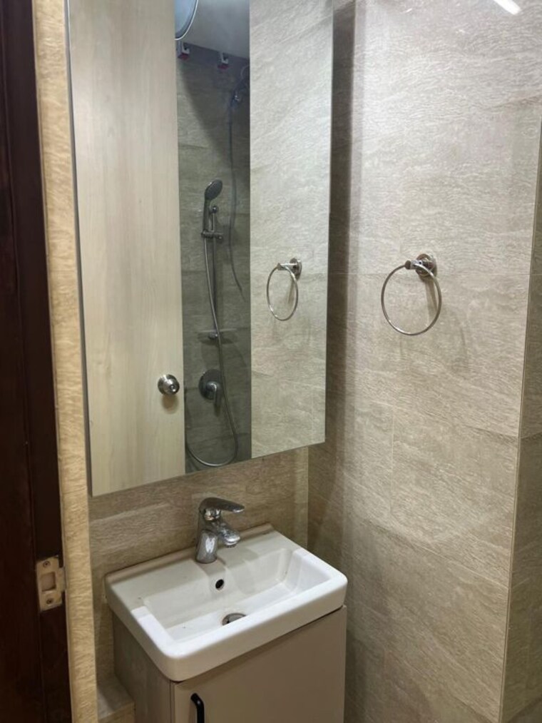 Bathroom, gurukrupa-chs-andheri 2 Bedroom 720 Sq.Ft. Apartment In Andheri East Mumbai 10121945